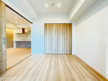 �@���r���O�ɗאڂ����m�����[�X�y�[�X������A�������X�}�[�g��