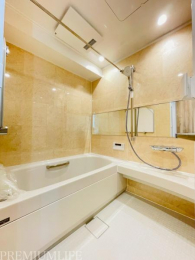 �@�傫�ȋ������闁���L���o�X�^�u�œ��X�̔�������܂��B