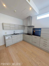 �@Poggenpohl�А���L���^�L�b�`�����̗p�B