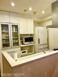 �@���r���O�Ƃ̂Ȃ������������z�u�ŁA�Ƒ��Ƃ̉�b���e�݂܂��B