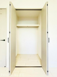 �@�e�������s���̂���N���[�[�b�g�ŁA�G�ߕ��̎��[�ɂ��֗�