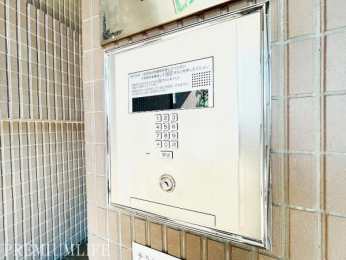 �@�G���g�����X�̓I�[�g���b�N�d�l�ŁA�h�Ɩʂɂ��z������Ă��܂��B