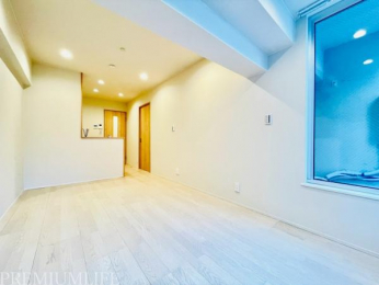 �@2�ʍ̌��Ŗ��邢���r���O