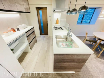 �@�ΖʃL�b�`���ŊJ�������ӂ����