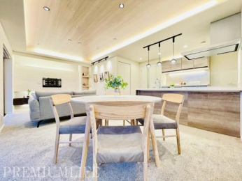 �@�ؖڃt���[�����O�ƊԐڏƖ������������a�����A�܂�Ń��f�����[���̂悤�Ȑ������