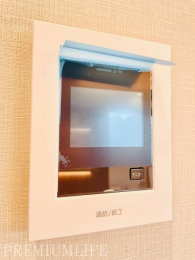 �@�y���j�^�[�t���C���^�[�z���z