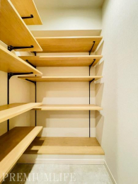 �@��e�ʃV���[�Y�N���[�N�Ō��ւ�������