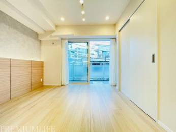 �@�������芷�C�̂ł���m���V���v���ȑ���ŃC���e���A���f���܂��B