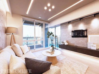 �@���̌������ɍL����p�݂̌i�F�����͂̃��r���O�B