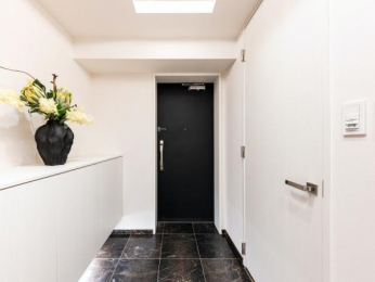 �@�L�����ւŗ��q�������S���ɂ̓V���[�Y�{�b�N�X�ƃg�����N���[����ݒu