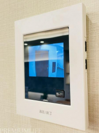 �@�y���S�̃��j�^�[�t���C���^�[�t�H���z