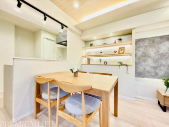 �@�J�E���^�[�L�b�`���ŉƑ��Ƃ̎��Ԃ��������y���߂郊�r���O