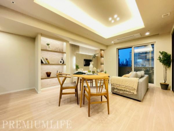 �@�A�N�Z���g�N���X�ƊԐڏƖ������������a�����A�܂�Ń��f�����[���̂悤�Ȑ������