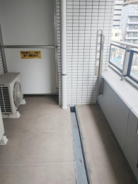 �@�����S�n�悭�����o���R�j�[�Ő��󕨂��������񊱂��܂��B