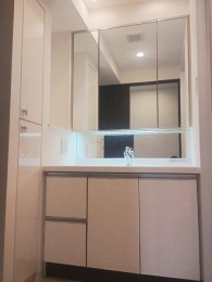 �@�L�x�Ȏ��[��������L�X���ʃX�y�[�X�ŁA�������萮�����K�ȕ�炵������