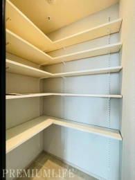 �@�p���g���[�����ŐH�i����p�i���������萮���ł�����[�͖L�x�ȃL�b�`�����