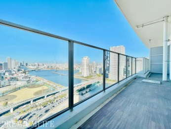 �@�쉈���̌i�F�ƃX�J�C�c���[����]�ł���A�C�����̗ǂ����]�����͂ł��B