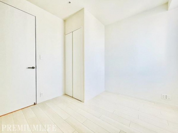 �@�R���p�N�g�Ȃ���A�f�X�N����[���o�����X�悭�z�u���₷���Ԏ��ł��B