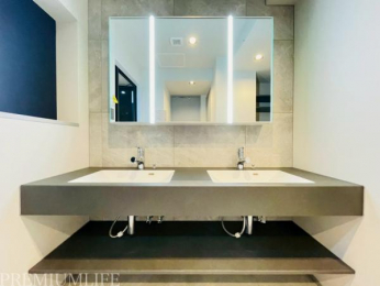 �@�O�ʋ��ɐ�����2��t���̑傫�����ʑ�