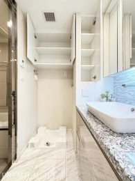 �@�L�x�Ȏ��[��������L�X���ʃX�y�[�X�ŁA�������萮�����K�ȕ�炵������