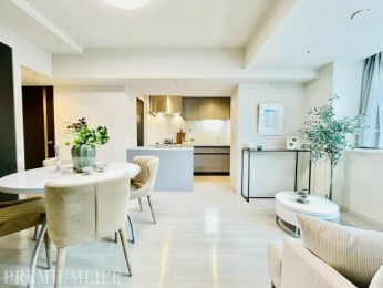 �@�������̂���u�₩�ȃ��r���O�ɂ��Ƒ��̏Ί炪�W���܂��B