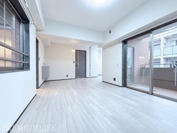 �@�������ɂ����Ă̓����������郊�r���O