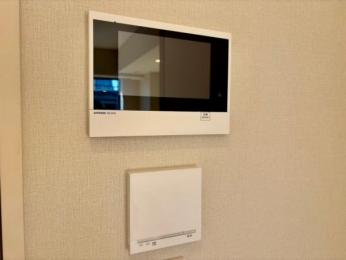 �@���S�̃��j�^�[�t���C���^�[�t�H��