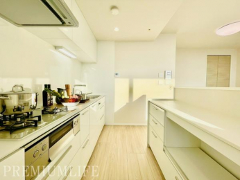 �@���[�L�x�Ŗ��邭�A�Ǝ������ɂ��z�����ꂽ�g������̗ǂ��V�X�e���L�b�`��