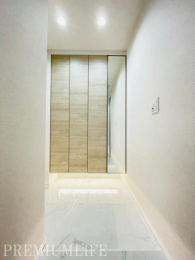 �@��Ƃ肠��L���̌��ւŁA�Ƒ��◈�q���������}������D��Ȍ��փX�y�[�X