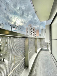 �@�o���R�j�[����͊X���݂��]�߂܂��B