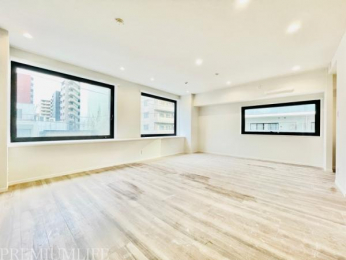 �@���������A2�ʍ̌��Ŗ��邢���r���O�A�_�E�����C�g�ōX�ɖ��邭�Ƃ炵�܂��B