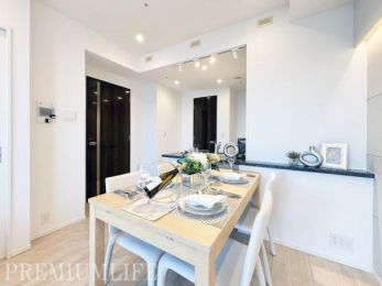 �@�Ƒ��̉�b�����R�ƒe�ށA���邭�J�������ӂ��_�C�j���O�X�y�[�X