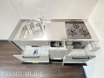 �@���[�[���ō�ƌ��������܂�A���K�ɂ��������y���߂܂�