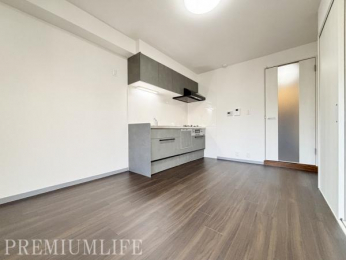 �@���₩�ȓ������������Ղ�~�蒍���A�S�n�悳�ɕ�܂ꂽ���邢���r���O���