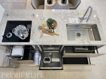 �@�����D���Ɋ������O���R������������A�@�\���ƃf�U�C���������˔������L�b�`��