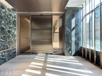 �@�Z�܂��̑���ۂƂȂ�G���g�����X�́A���S���̂���I�[�g���b�N�d�l