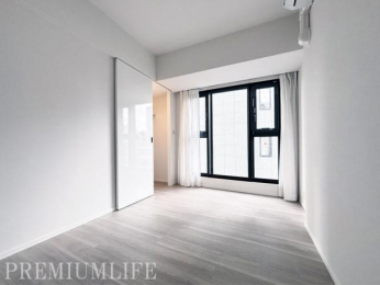 �@���邢�������������Ղ荷�����ށA�S�n�悳�ɕ�܂ꂽ���K�ȗm��