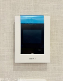 �@�y���j�^�[�t���C���^�[�z���z�ʘb���ł��A���q�����炪�����Ĉ��S