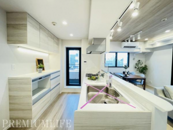 �@��l����ł���Ƃ肠��L�����m�ۂ����A���K�ȃL�b�`���X�y�[�X