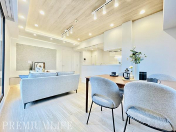 �@�L���ɂ�Ƃ肪����Ƌ�̔z�u�����₷���A���C�A�E�g�̎��R�x���������r���O���