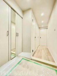 �@��Ƃ肠��L���̌��ւŁA�Ƒ��◈�q���������}������D��Ȍ��փX�y�[�X