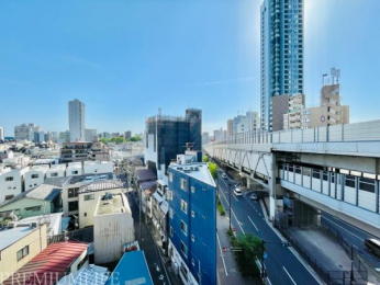 �@�X���݂̌�����A�o���R�j�[����̒��]�B