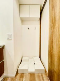 �@���ʏ��ɂ́A����@�u���ݒu�B�㕔�Ɏ��[����B