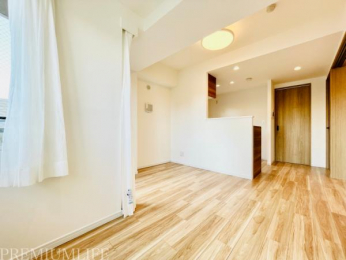 �@�C���e���A���f����A�V���v���ȃf�U�C���B