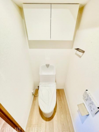 �@�E�H�V�����b�g�t���̃g�C���B�㕔�Ɏ��[����B