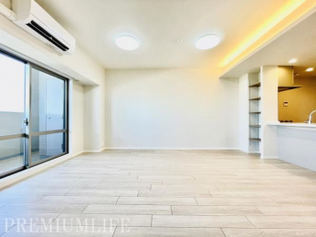 �@���邢����̎����ɁA�ؖڂ̃t���[�����O�����a�����i�ȃf�U�C��