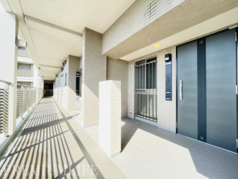 �@���֑O�̋��p�L���́A�L�X�Ƃ����݌v�ŗ��q�ɂ��D���