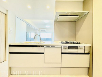 �@��l����ł���Ƃ肠��L�����m�ۂ����A���K�ȃL�b�`���X�y�[�X