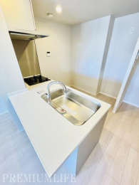 �@�������ꂽ�f�U�C�������͂ŁA�����̗������Ԃ��y�����Ȃ�㎿�ȃL�b�`�����