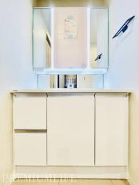 �@�L�x�Ȏ��[��������L�X���ʃX�y�[�X�ŁA�������萮�����K�ȕ�炵������